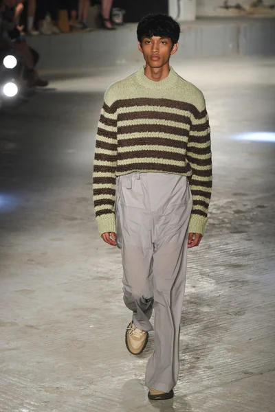 Look 32